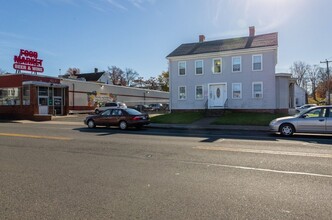 384 Front St in Chicopee, MA - Building Photo - Building Photo