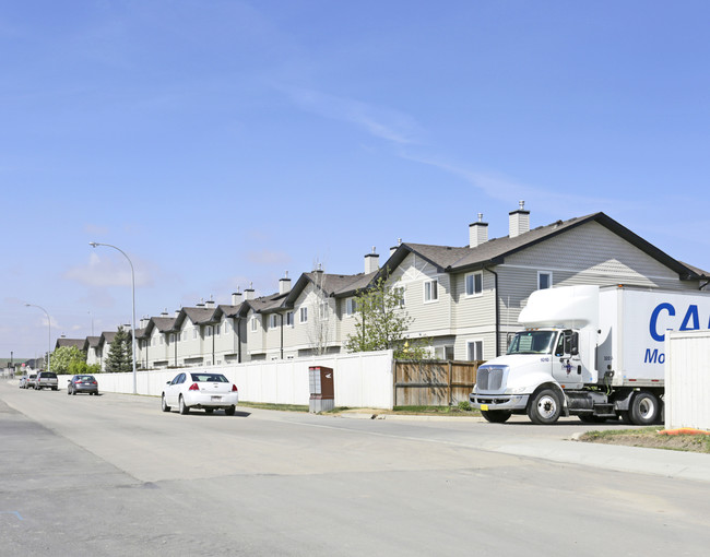 760 Railway SW in Airdrie, AB - Building Photo - Building Photo