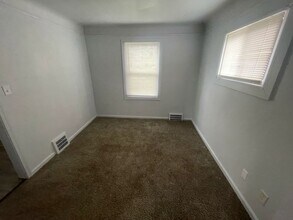 12655 Kelly Rd in Detroit, MI - Building Photo - Building Photo