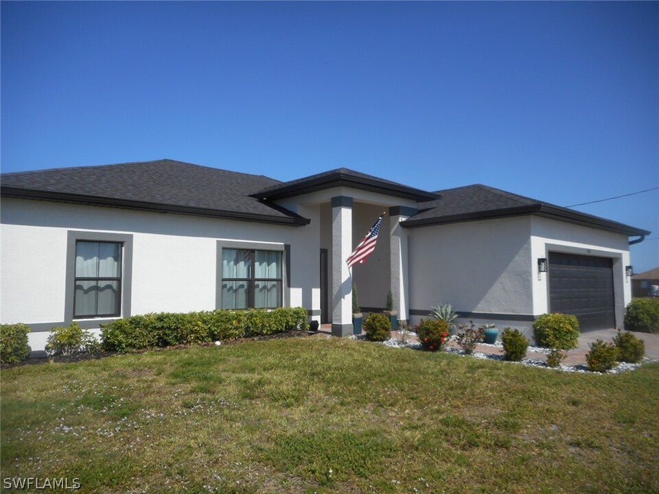 1504 NW 36th Pl in Cape Coral, FL - Building Photo