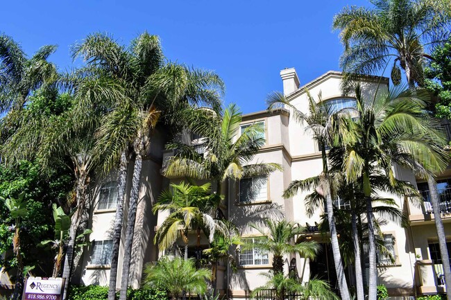 Regency at Sherman Oaks in Sherman Oaks, CA - Foto de edificio - Building Photo