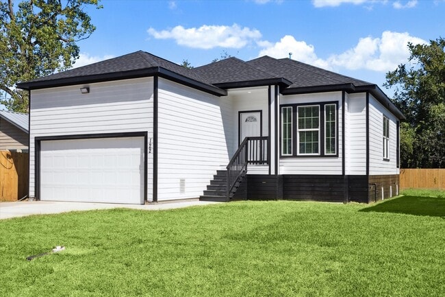 122 W Mulberry Ave