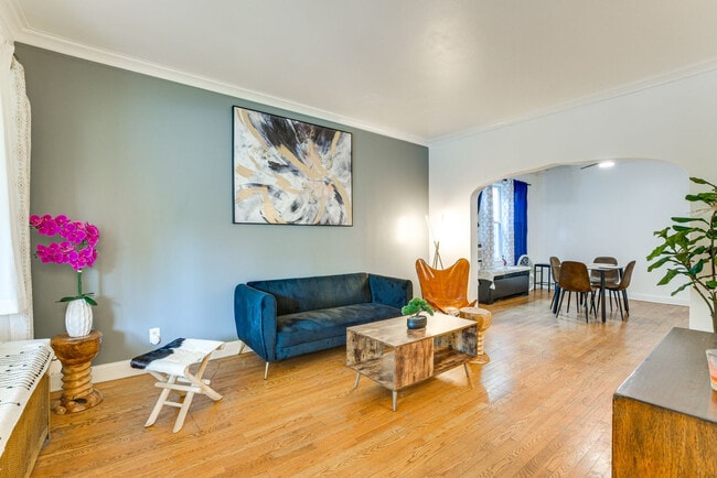property at 8318 S Burnham Ave
