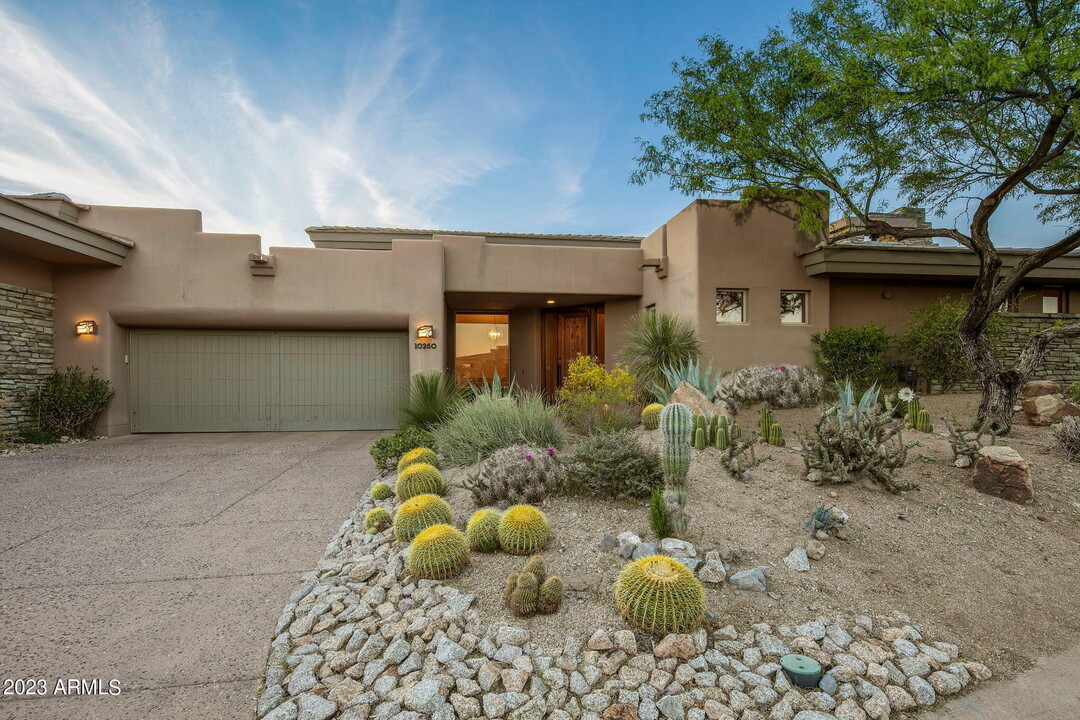 10250 E Old Trail Rd in Scottsdale, AZ - Building Photo