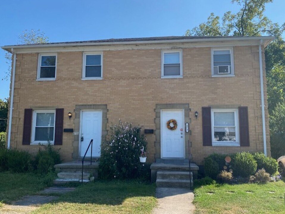 875 E McCreight Ave in Springfield, OH - Building Photo
