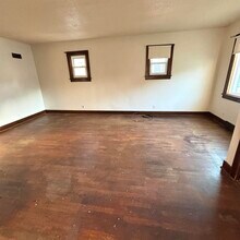 2205 S Pennsylvania Ave in Lansing, MI - Building Photo - Building Photo