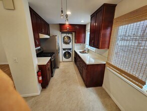 947 Victoria Ave in Venice, CA - Foto de edificio - Building Photo