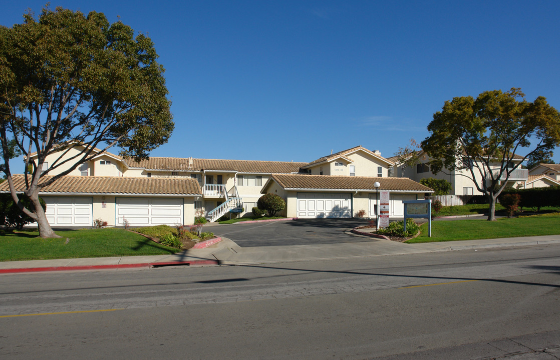 Vista Palomar in Vista, CA - Building Photo