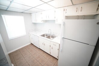 2325 W Pensacola St in Tallahassee, FL - Building Photo - Building Photo
