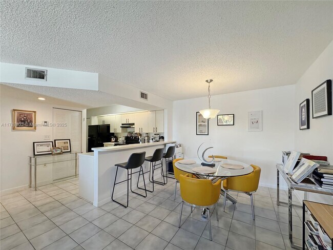 8660 SW 212th St in Cutler Bay, FL - Building Photo - Building Photo