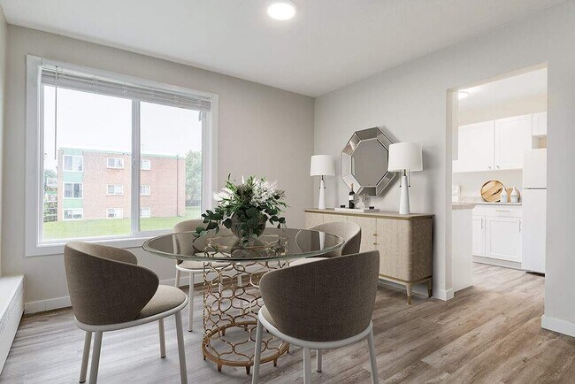 Main Street Villa in Saskatoon, SK - Building Photo - Building Photo