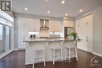 110 Lavatera St in Ottawa, ON - Building Photo - Building Photo
