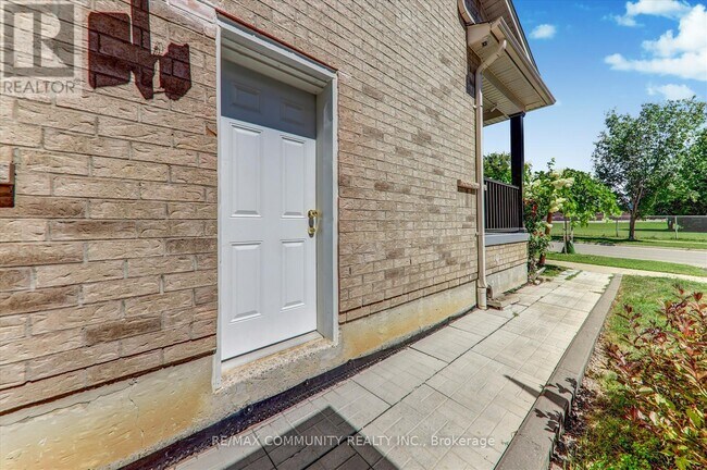 138 W Lawn Cres in Whitchurch-Stouffville, ON - Building Photo - Building Photo
