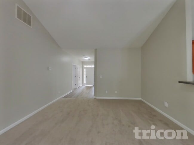 5746 Lakeside Dr in Union City, GA - Building Photo - Building Photo