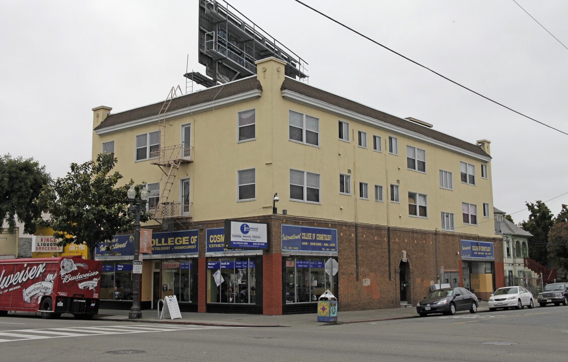 3701 E International Blvd in Oakland, CA - Building Photo