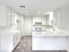 444 Dakota Way in Oceanside, CA - Building Photo - Building Photo