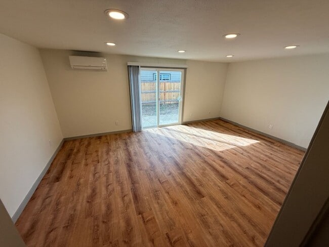 property at 722 NW Walnut Blvd