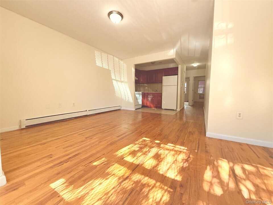 461 E 181st St in Bronx, NY - Building Photo