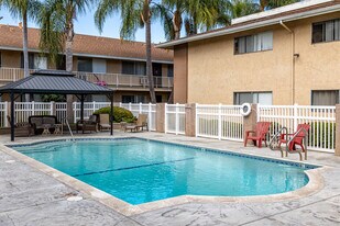 Atrium Gardens in Anaheim, CA - Building Photo