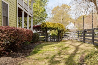 992 Fern Ave SE in Atlanta, GA - Building Photo - Building Photo