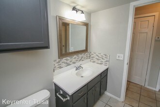 1310 N Irvington Ave in Tulsa, OK - Foto de edificio - Building Photo