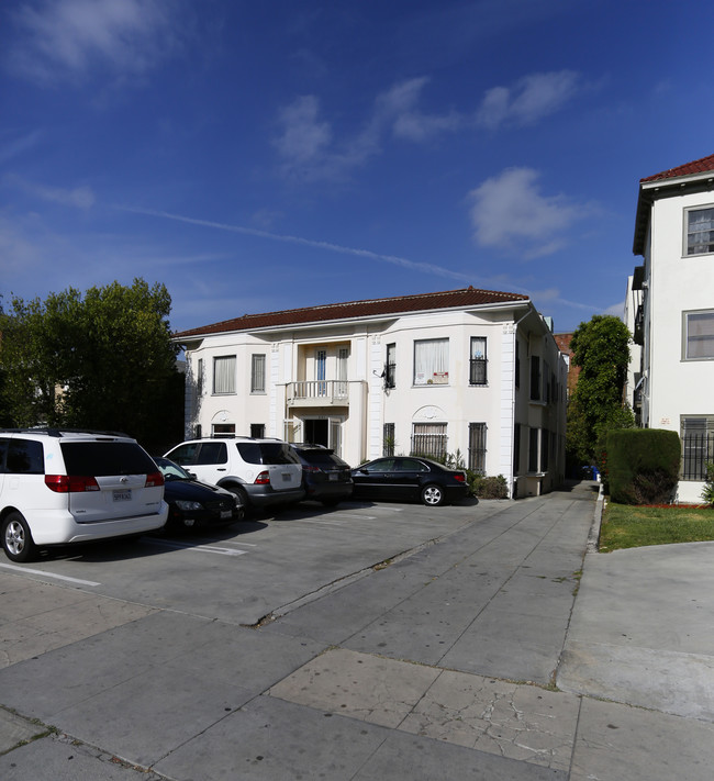 251 S New Hampshire Ave in Los Angeles, CA - Foto de edificio - Building Photo