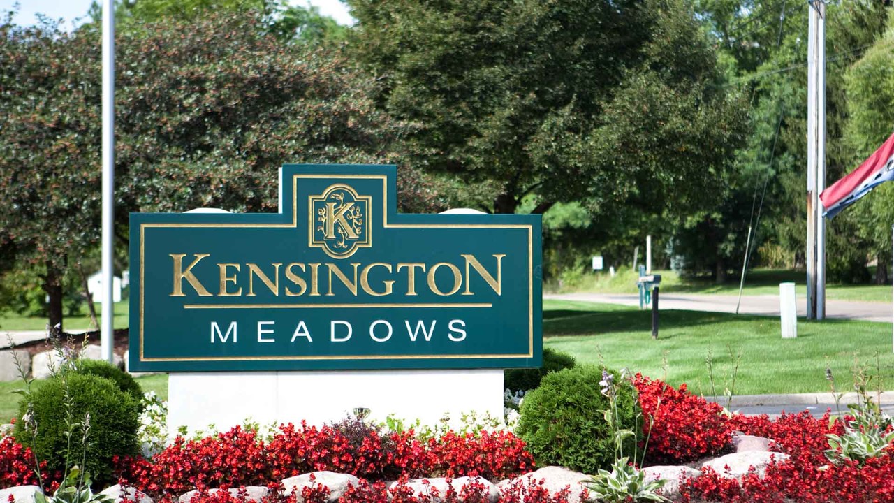 Kensington Meadows in Lansing, MI - Building Photo