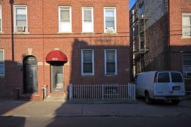 43-12 58th St in Flushing, NY - Building Photo - Building Photo