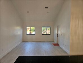 472 SE 11th Ter in Dania Beach, FL - Building Photo - Building Photo