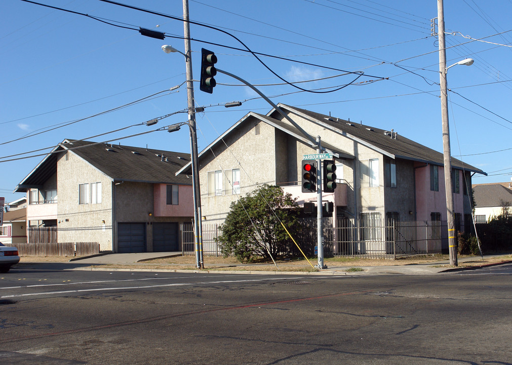 101 Harbour Way S in Richmond, CA - Building Photo