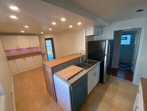 2547 N Oakland Ave, Unit 2547 in Milwaukee, WI - Foto de edificio - Building Photo