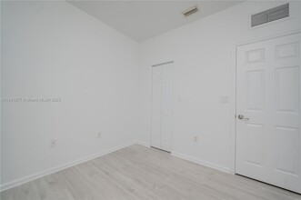 11501 NW 89th St in Doral, FL - Building Photo - Building Photo