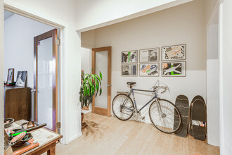 923-933 Venice Blvd in Venice, CA - Building Photo - Interior Photo