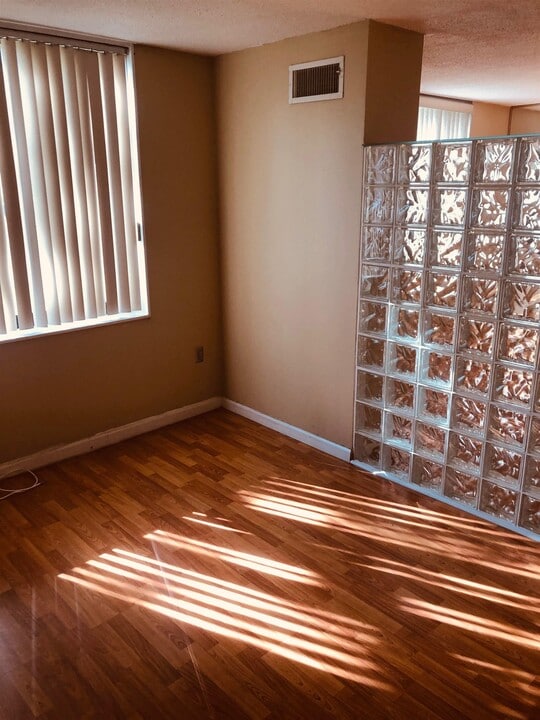 133 Harmon Cove Tower in Secaucus, NJ - Building Photo