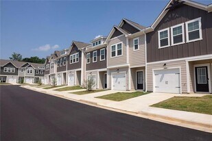 622 Shallowford Rd in Gainesville, GA - Building Photo