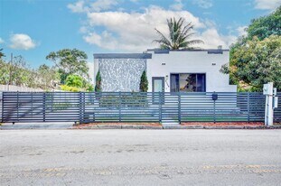 2126 NW 3rd St in Miami, FL - Building Photo