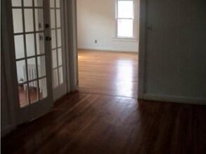 13 Becket St, Unit 2 in Salem, MA - Foto de edificio - Building Photo