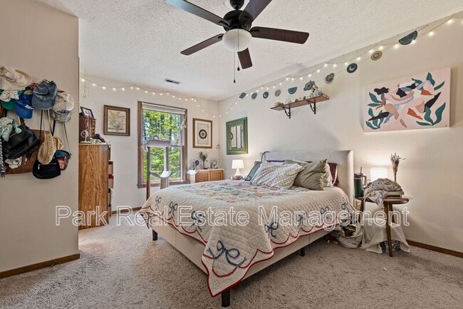 116 Lantern Way in Carrboro, NC - Building Photo - Building Photo