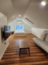 21 Roberta Rd in Pittsfield, MA - Foto de edificio - Building Photo