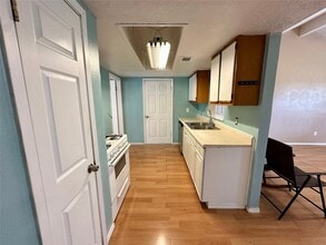 1820 Aspen Ln in Seabrook, TX - Building Photo - Building Photo