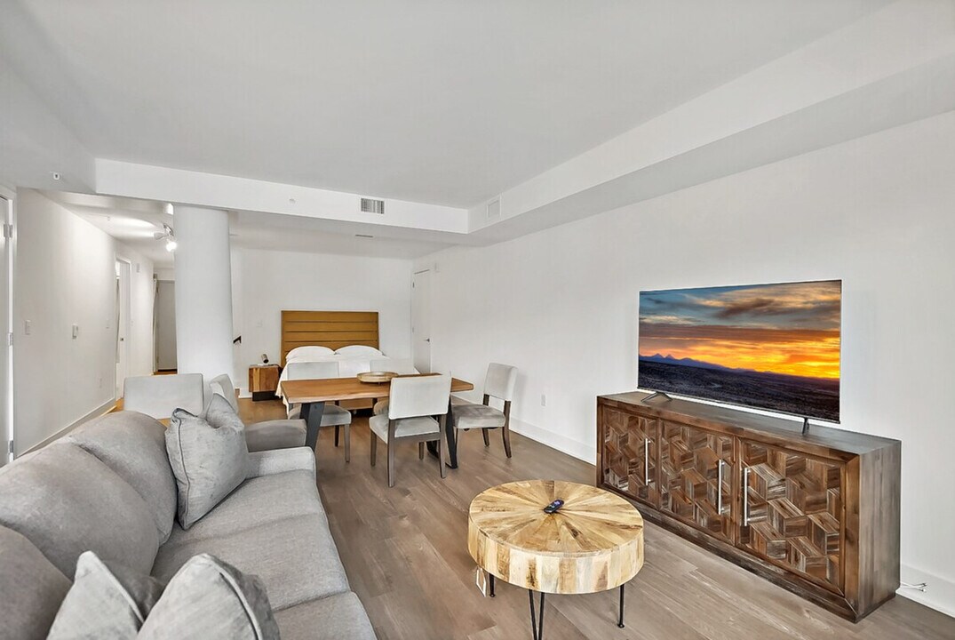 2000 P St NW in Washington, DC - Building Photo