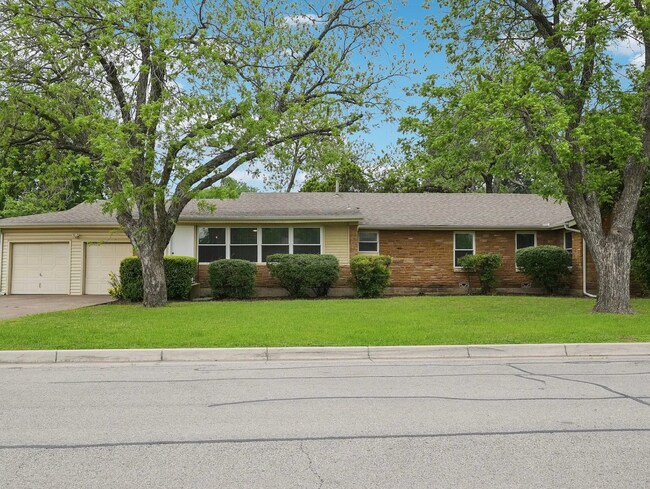 3817 Trail Lake Dr
