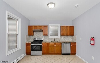 42 Rowland St in Newark, NJ - Building Photo - Building Photo