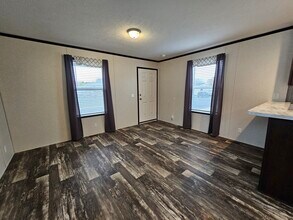 46000 Geddes Rd in Canton, MI - Foto de edificio - Building Photo