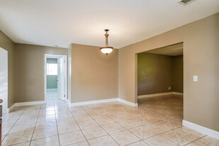 1119 Clayton Ave in Lehigh Acres, FL - Foto de edificio - Building Photo