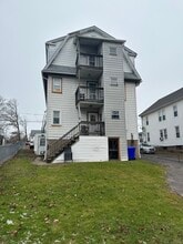 654 High St in Middletown, CT - Building Photo - Building Photo