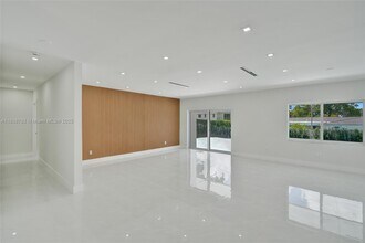 1840 NE 199th St in Miami, FL - Building Photo - Building Photo