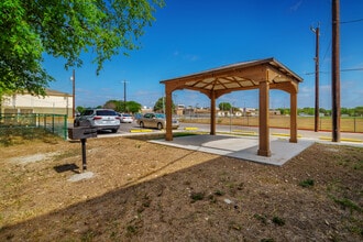 Swaying Oaks in San Antonio, TX - Building Photo - Building Photo