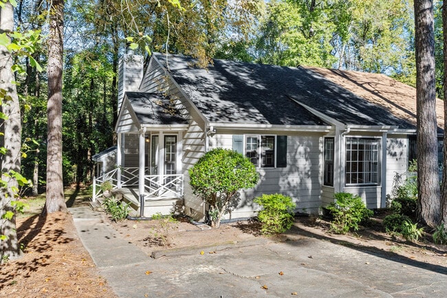 property at 5921 Applewood Ln