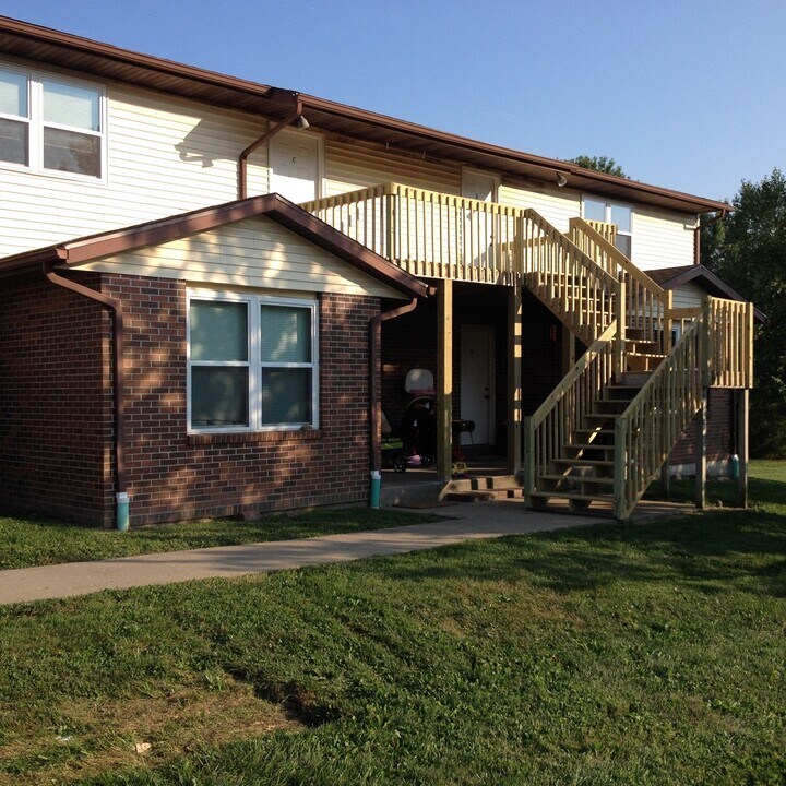 302 E. Johnson St., Unit B in Ashland, MO - Building Photo